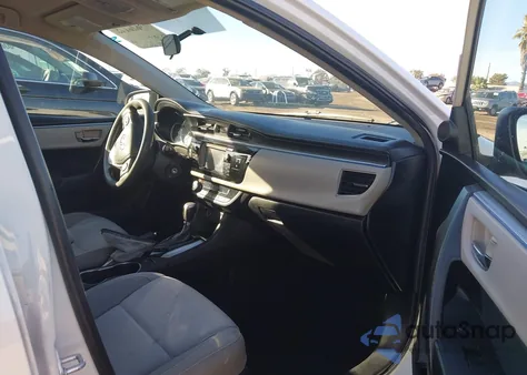 2016 Toyota Corolla Le z USA, uszkodzony, nr VIN 5YFBURHE2GP390410